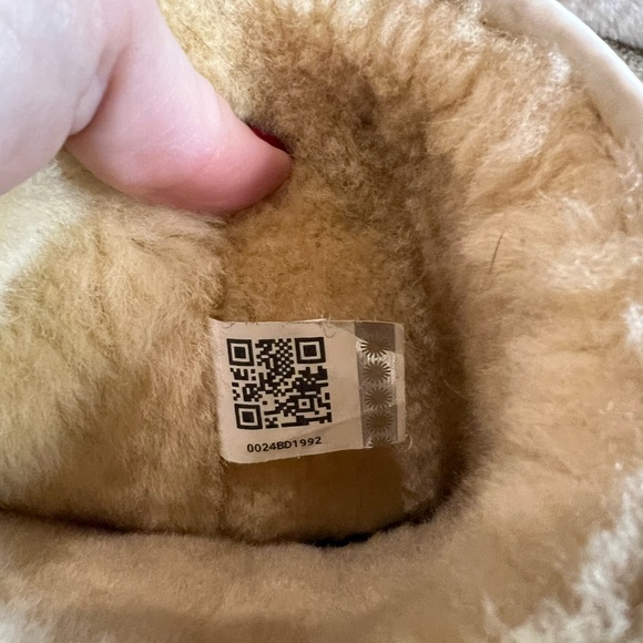 Bronze Ugg sequins boots with fuzzy box - Picture 7 of 12